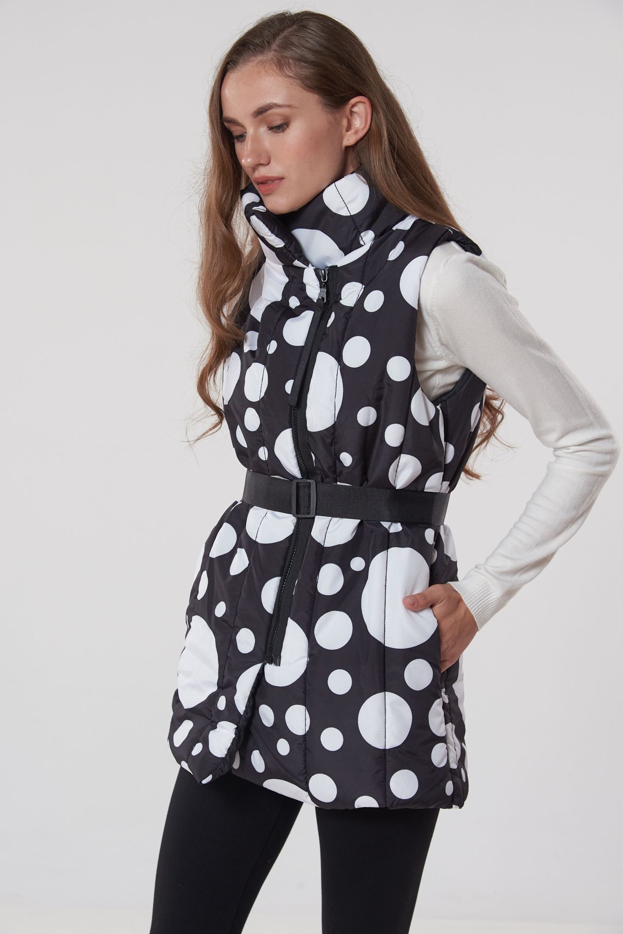Polka dot sleevless jacket